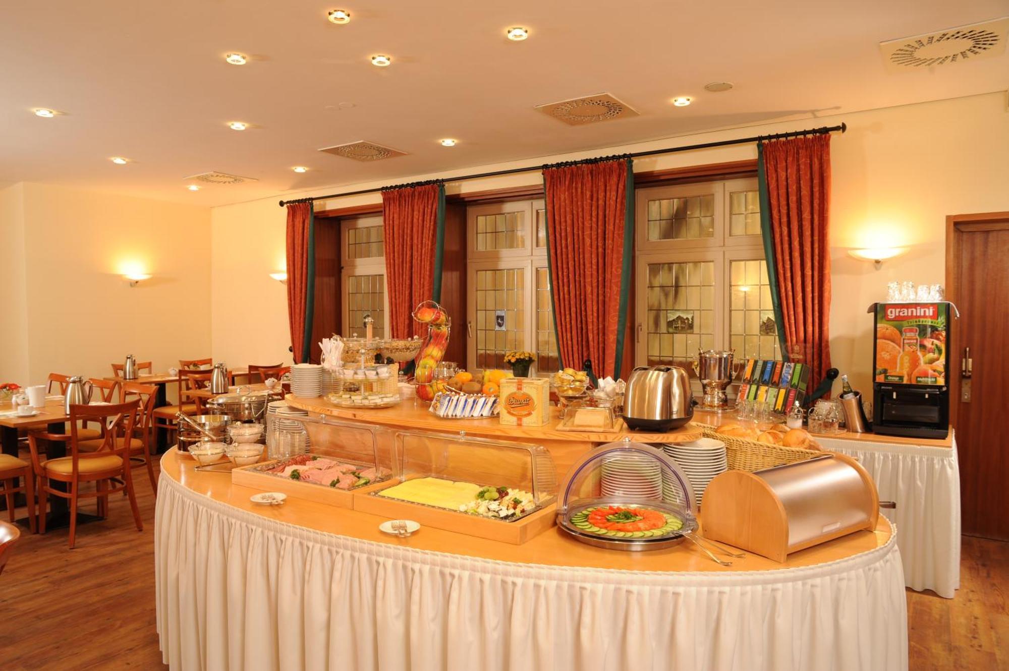 Готель Celler Hof Екстер'єр фото